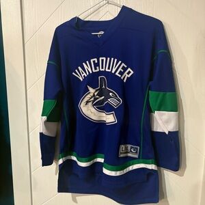 youth L/XL Vancouver Canucks Jersey EUC